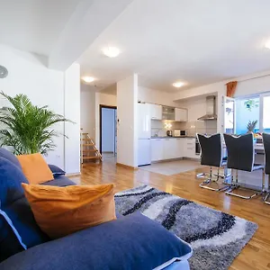 Rainbow Apartment Zadar